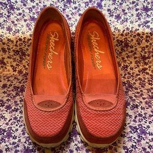 Women’s pink/coral Skechers size 7.5